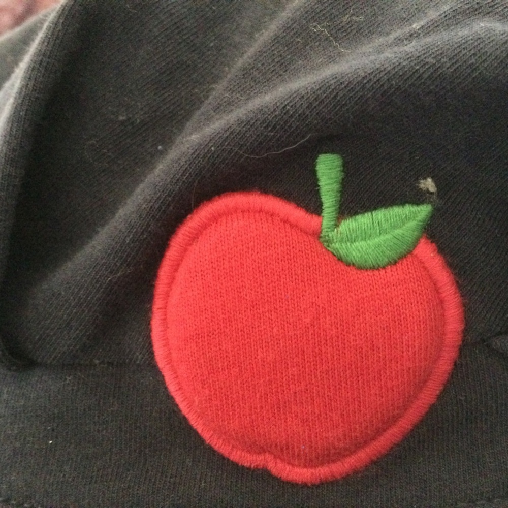 Baker Cap with Apple detail - Picture 2 of 4